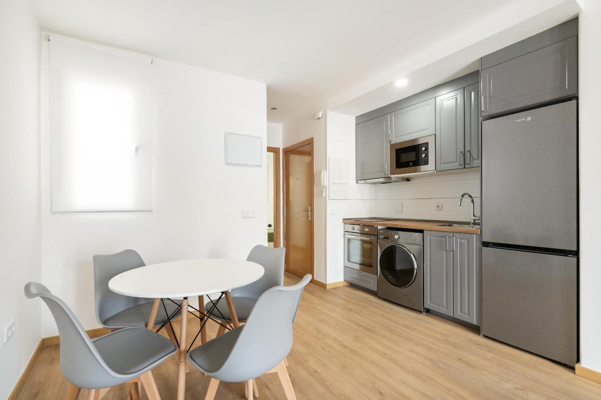 Apartamento En La Avenida De La Albufera Alquiler Temporal Мадрид Екстериор снимка